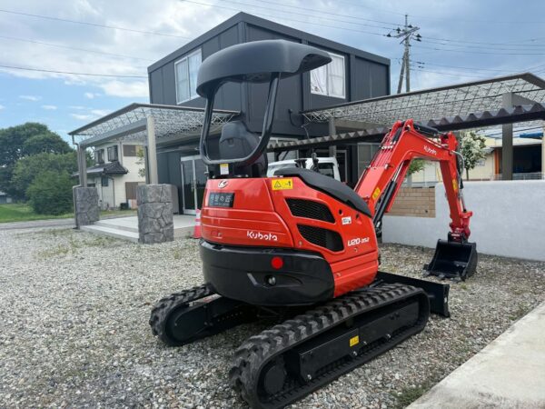 祝・新規導入！真っ赤なミニユンボで敷地の水たまりを整地しました【お庭や駐車場の整地もお任せください！】