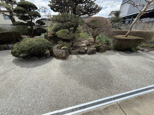 【伝統×モダン】足元や壁を彩る左官の職人技「洗い出し」の魅力とは？ガラス・金華砂利・壁面施工の実例とこだわりを紹介